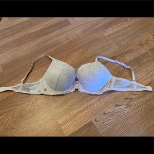 Light pink lace bra 36C